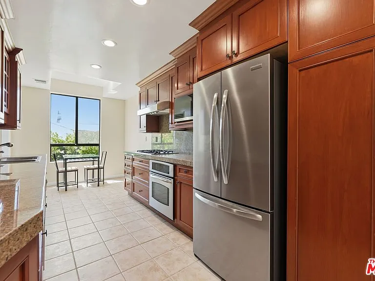 1315 Roxbury Dr #201 — Photo 11