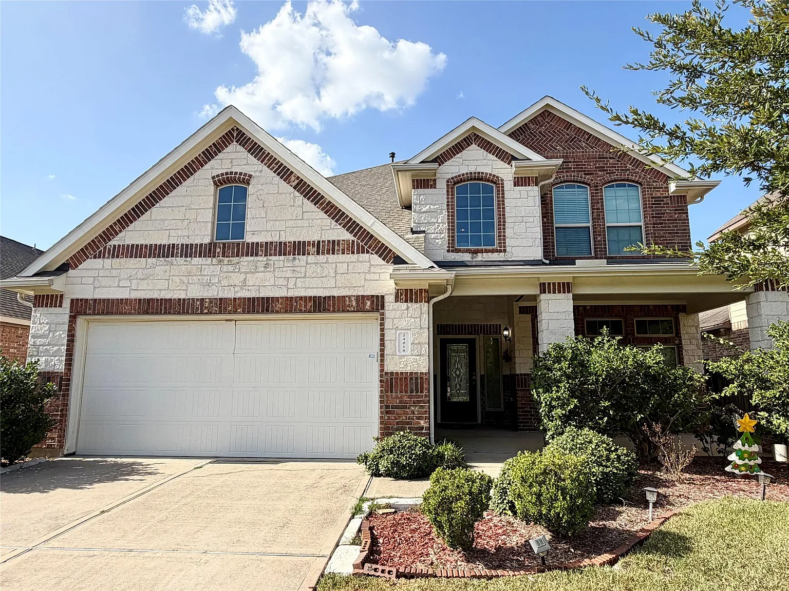 4 bed, 3.5 bath, 2694 sqft, $3,200 — Photo 4