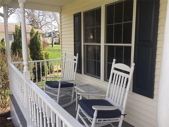 5th image of 1071 Woodmont Dr
