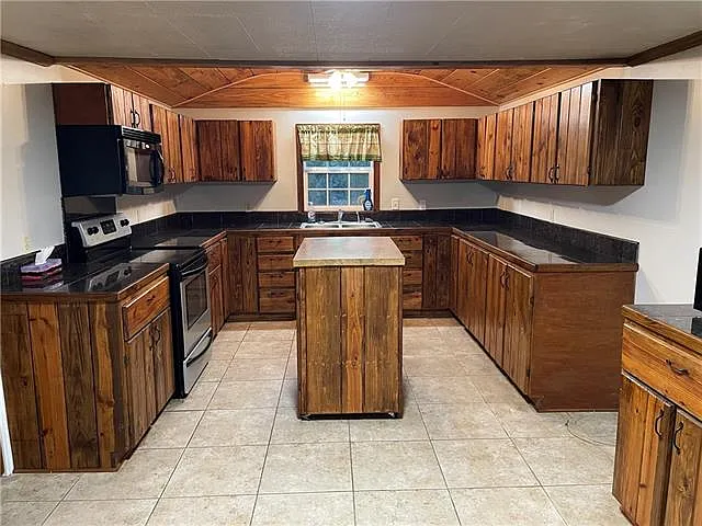 1 bed, 1.0 bath, 1350 sqft, $1,100 — Photo 2
