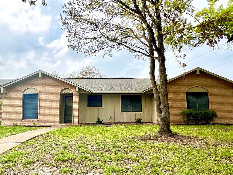 4310 Buckskin Trl — Photo 1