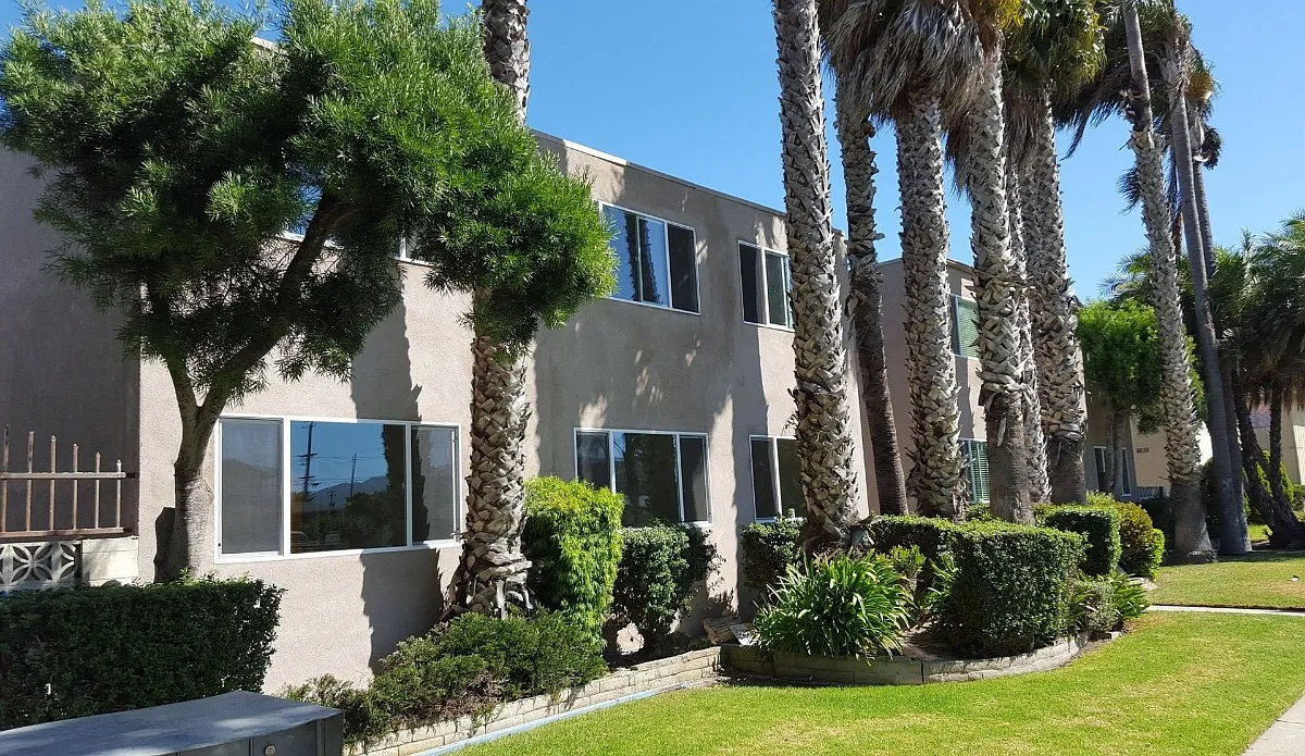 3 bed, 1.5 bath, $2,500 — Photo 2