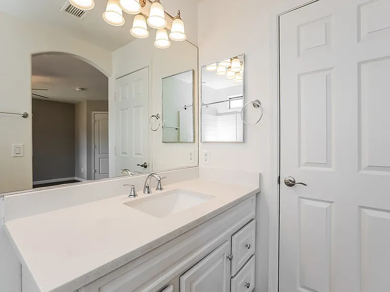 12954 W Voltaire Ave — Photo 12