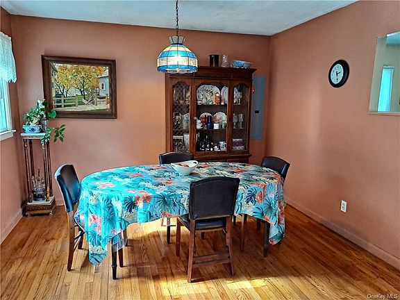3rd image of 35 Parker Dr