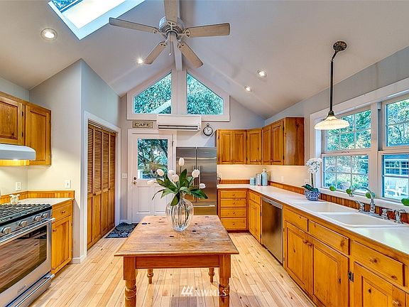 5th image of 10459 Duncan Lane NE