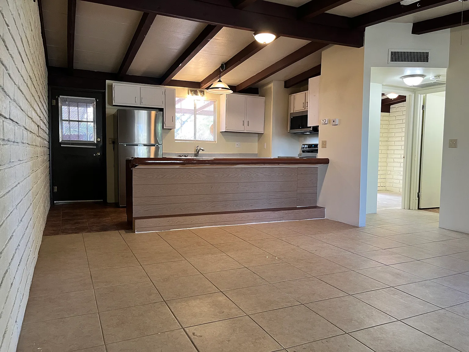 2 bed, 650 sqft, $1,150 — Photo 3