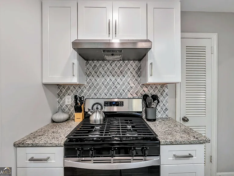 1131 Stoneybrook Rd — Photo 12