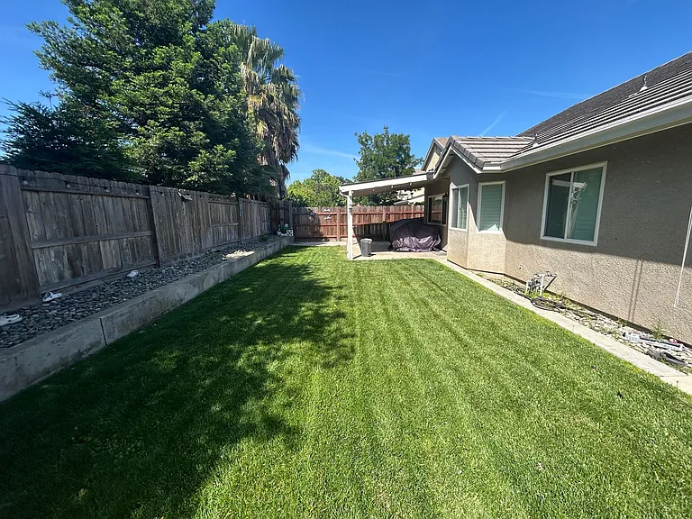 2464 Oak Crest Dr — Photo 6