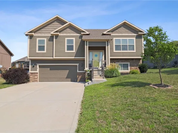 16909 Summit Dr, Belton, MO 64012