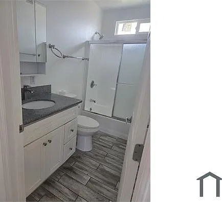 945 Leonard Pl — Photo 6