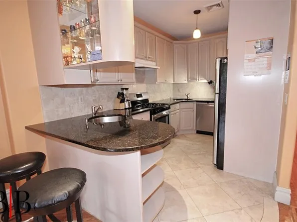 1674 East 22nd Street image 6 of 24