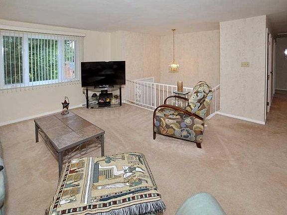 2nd image of 209 Briaridge Dr