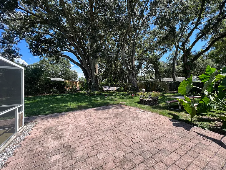 630 Queens Cir — Photo 28