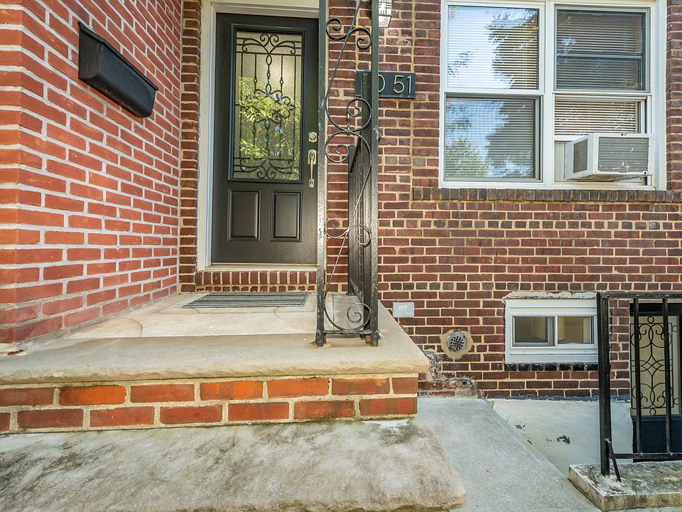 1st image of 2051 28th St