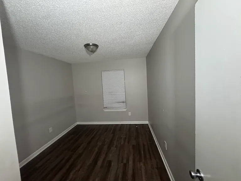 1517 Patton St — Photo 6