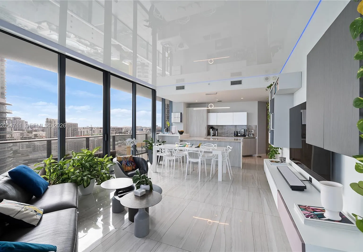 Gran Paraiso Condo — Photo 2