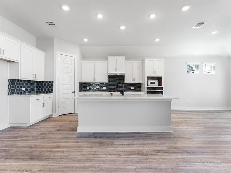 1101 Kerrwood Way — Photo 4