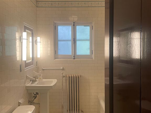 4th image of 498 Richmond Ave