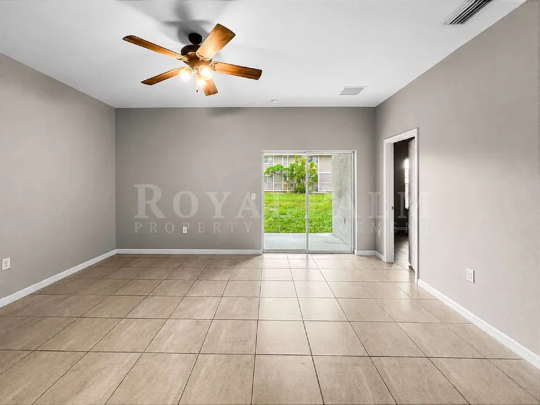 1322 Trafalgar Pkwy — Photo 7