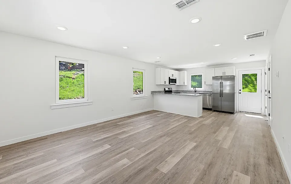 2 bed, 1.5 bath, 918 sqft, $1,545 — Photo 3