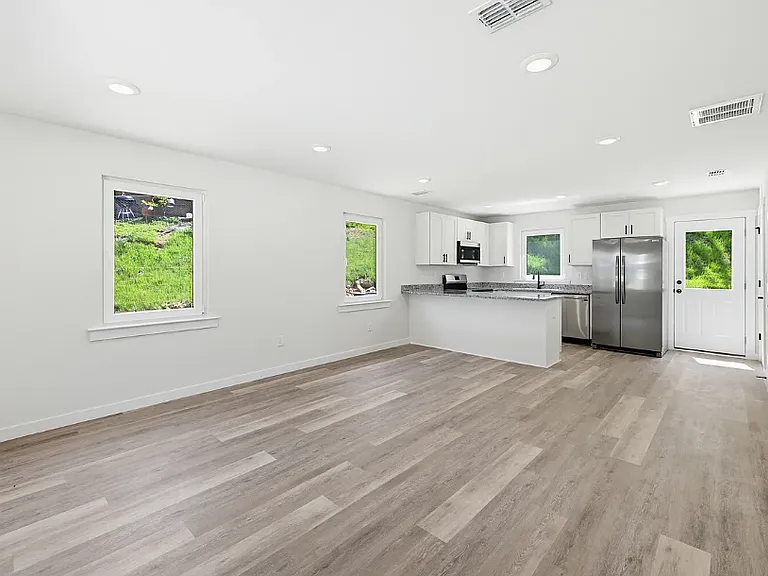 701 2nd Street Pl SW — Photo 3