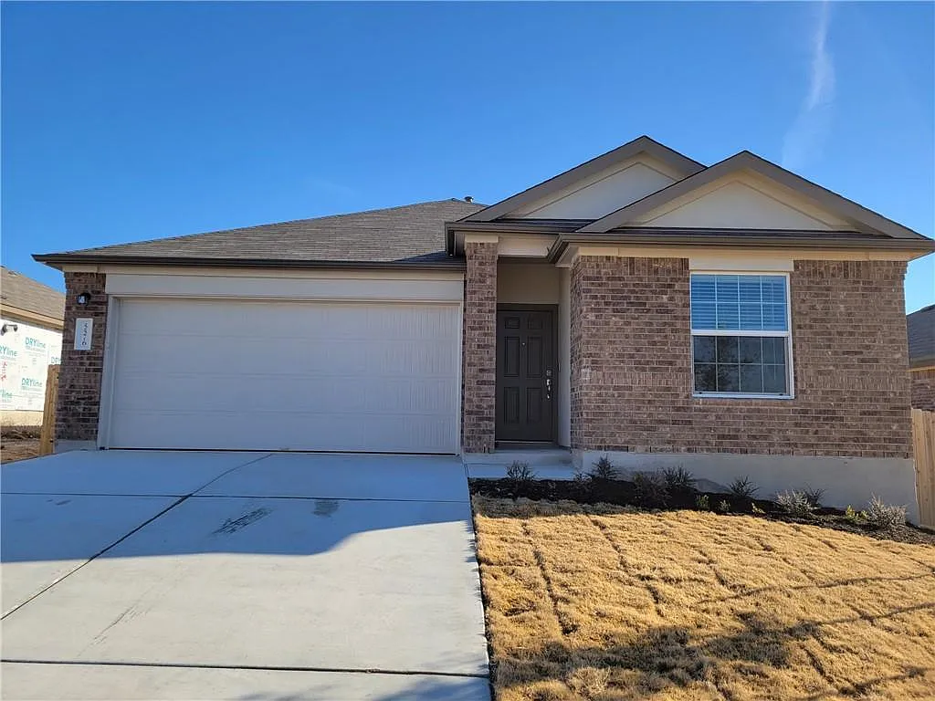 3 bed, 1642 sqft, $2,099 — Photo 1