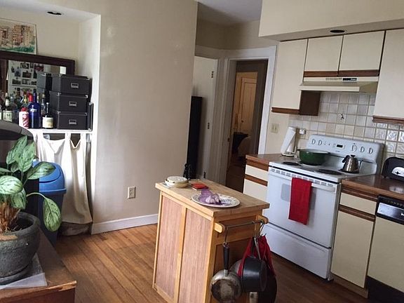 4th image of 18 Leonard Ave