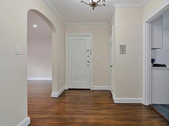 2nd image of 35 Chiswick Rd APT 4