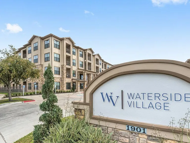 Waterside Village — Photo 33