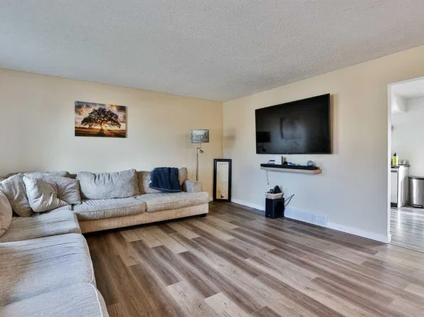 186 SW Oxford Rd W, Lethbridge, AB T1K 4V4