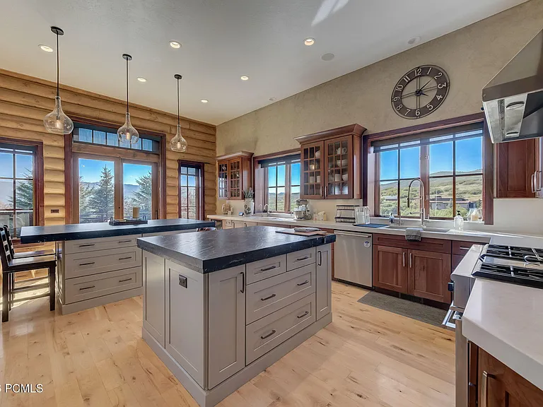 715 Aspen Ln — Photo 15