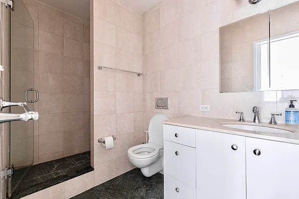 Rented by Manhattan Realty Group | media 26