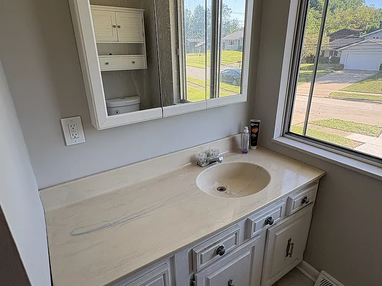 256 Monroe Dr — Photo 10