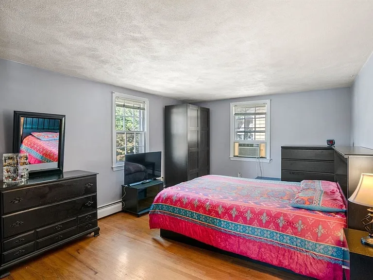42 Rockland Ave — Photo 16