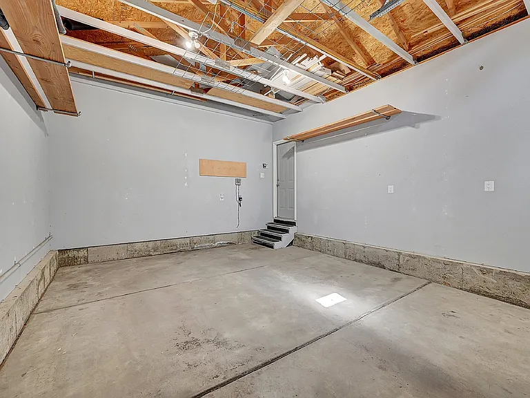 1560 Bain Dr — Photo 25