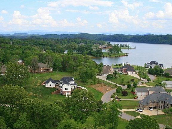Aerial view of ConKinnon Pointe lakefront neighborhood