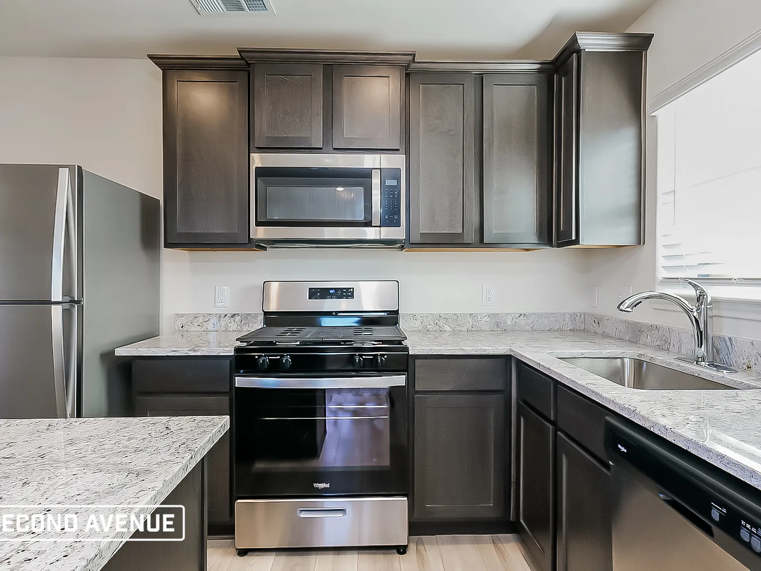 3 bed, 2.0 bath, 1658 sqft, $1,995 — Photo 2