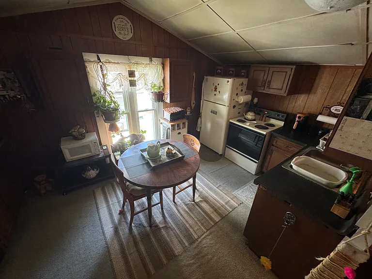 216 N Capital Ave — Photo 10