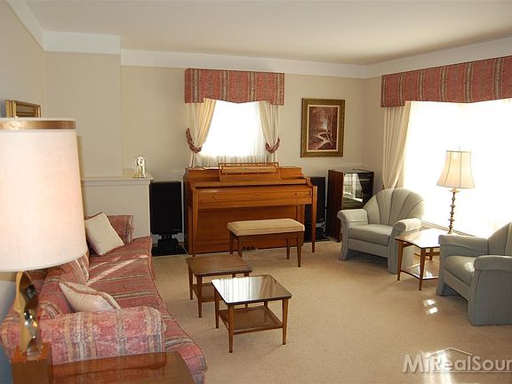 4th image of 29644 Newport Dr
