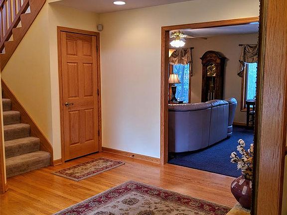 4th image of 5609 Lyons Ct