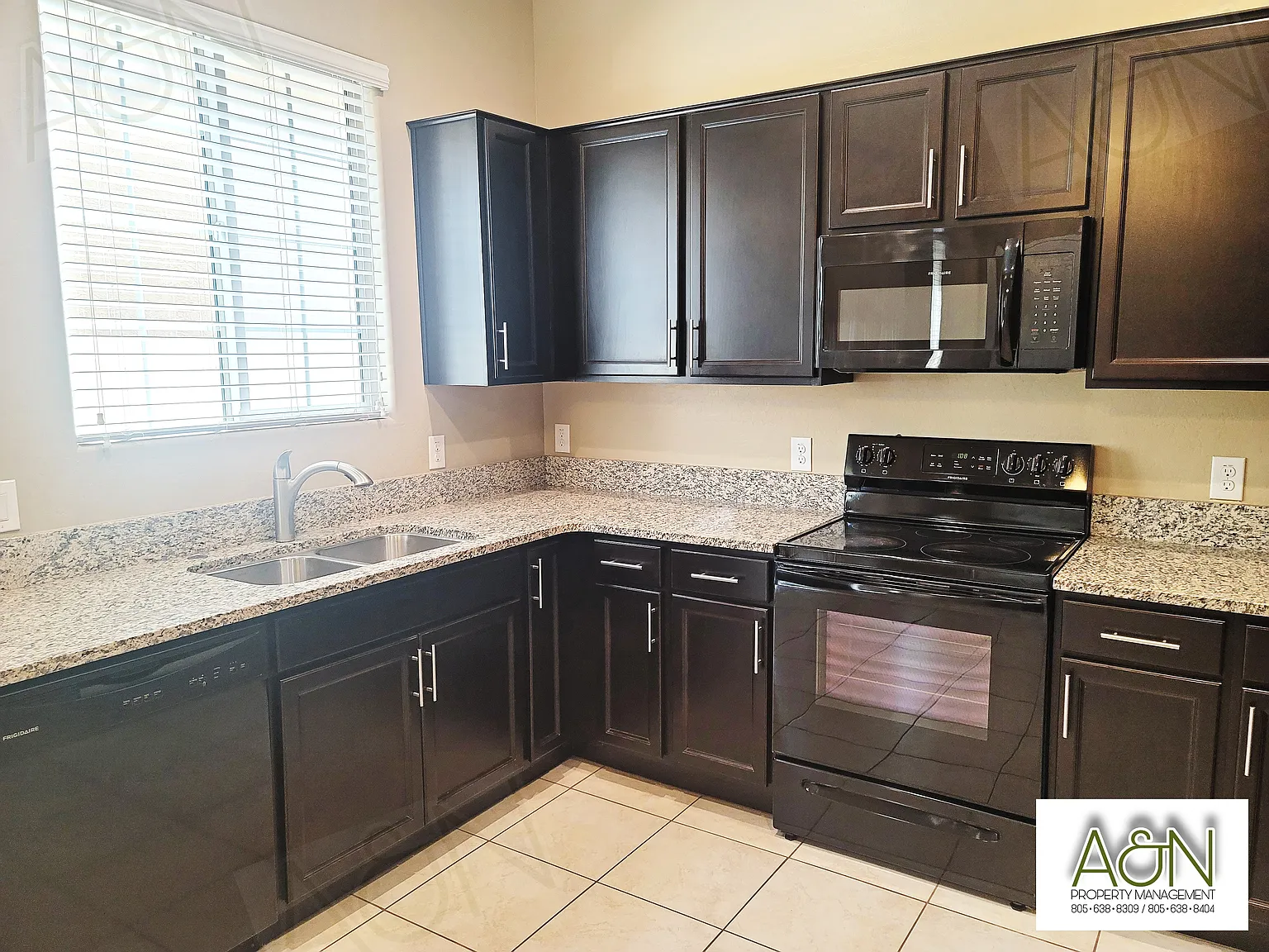 4 bed, 3.5 bath, 1934 sqft, $2,375 — Photo 3