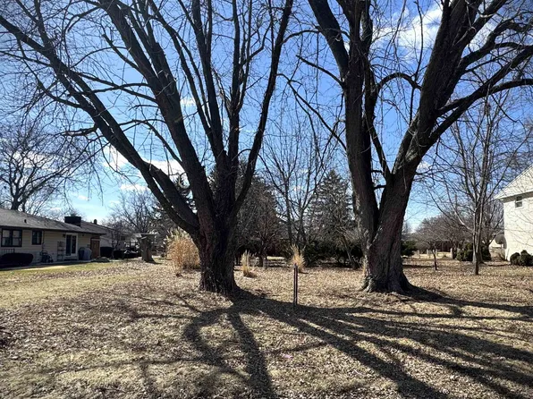 5398 Crestdale Dr, Rockford, IL 61114