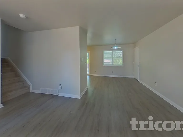 1338 Mears Dr — Photo 2