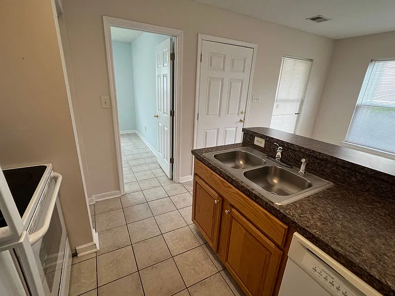 409 Tree Top Ct #C — Photo 8