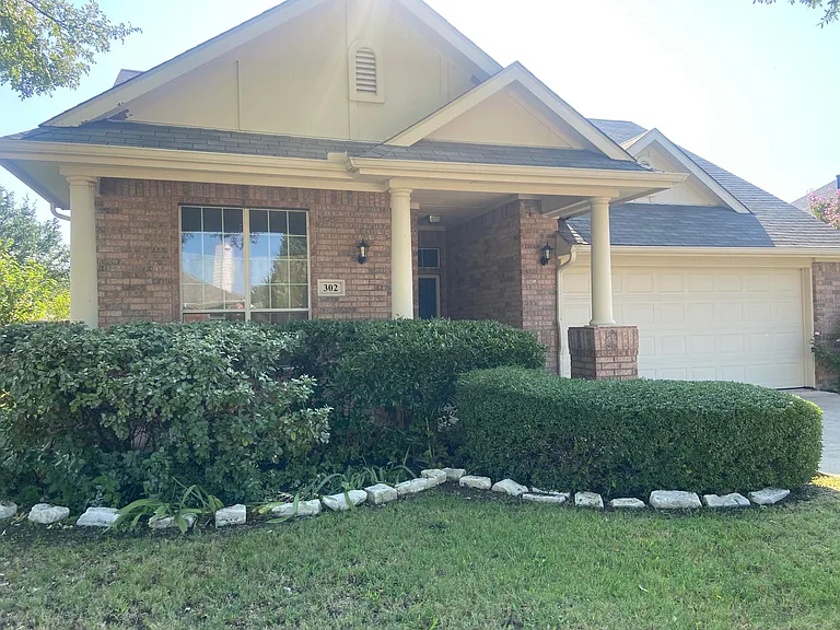 302 Crabapple Dr — Photo 3