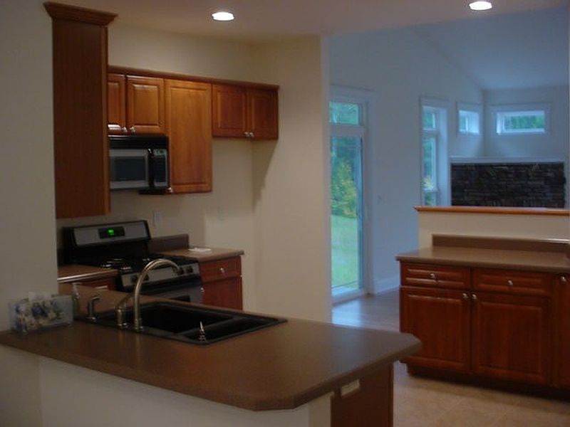 4th image of 158 HAND HILL Road