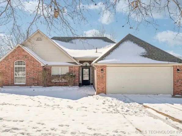4980 E Chestnut Dr, Claremore, OK 74019