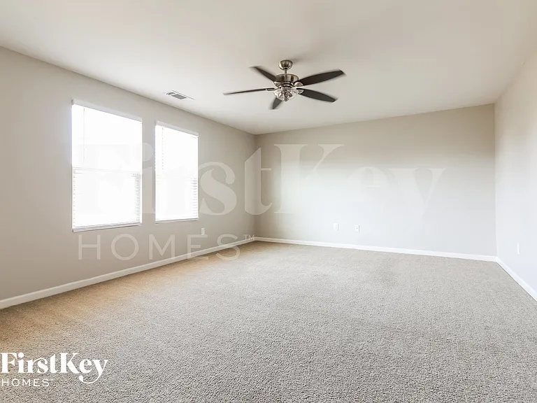 115 Bennett Ct — Photo 6