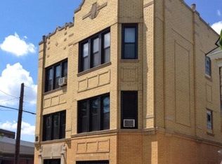 2046 W Berteau Ave APT 2, Chicago, IL