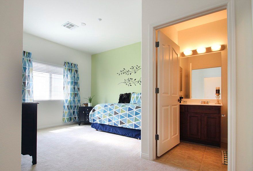 Guest bedroom
